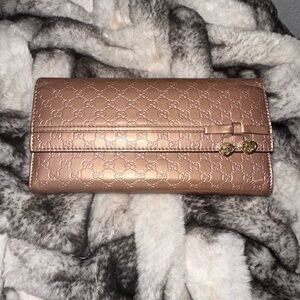 GUCCI
Patent Microguccissima Bow Heart Continental Wallet rose pink wallet EUC